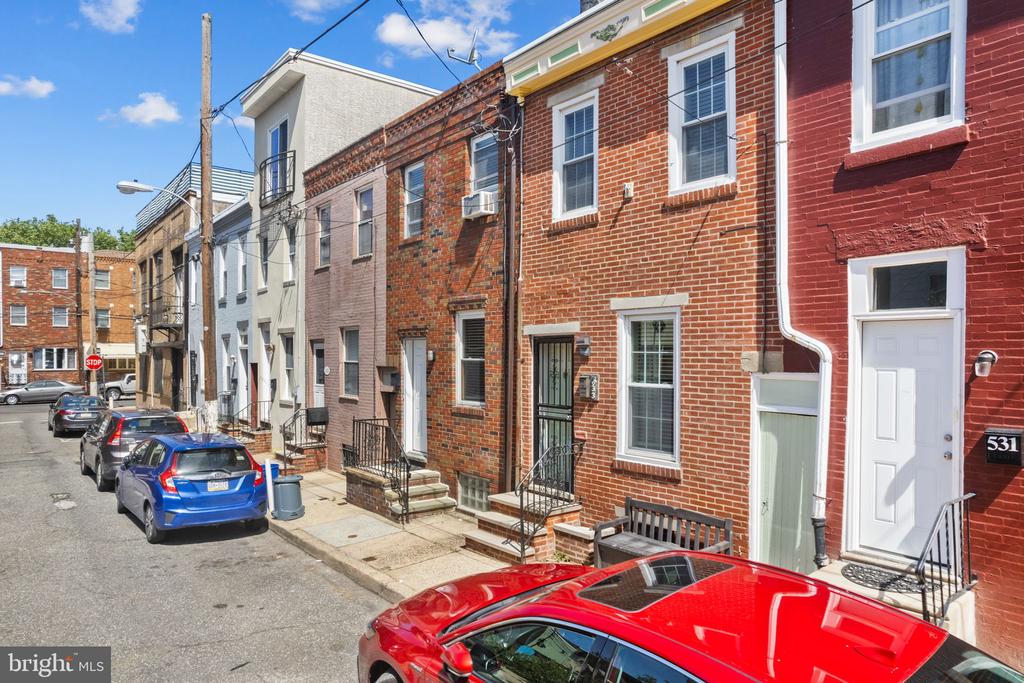 533 Titan St