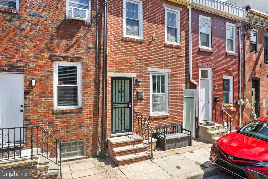533 Titan St