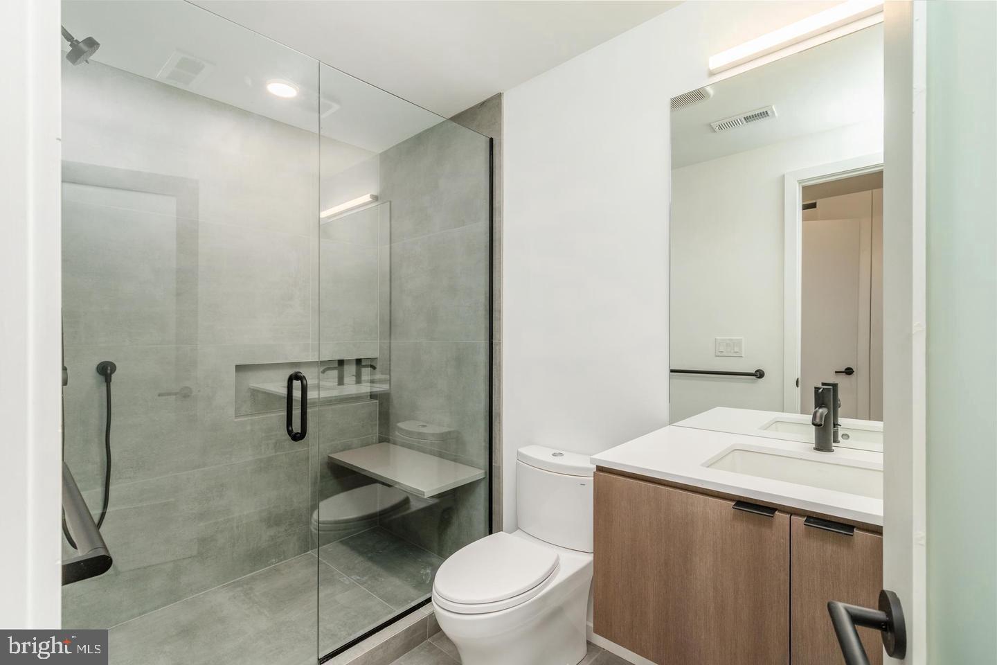 1713 B Montrose St #1