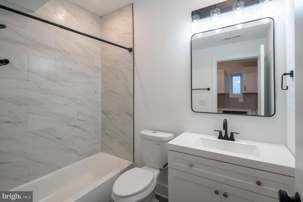 1513 W GIRARD AVE #5