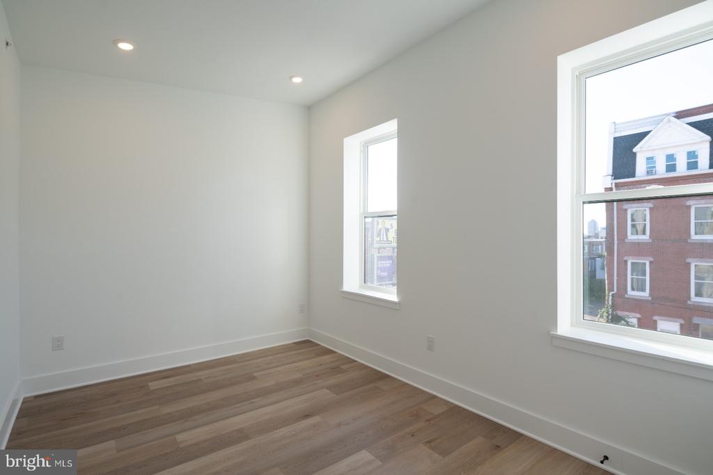 1513 W GIRARD AVE #5