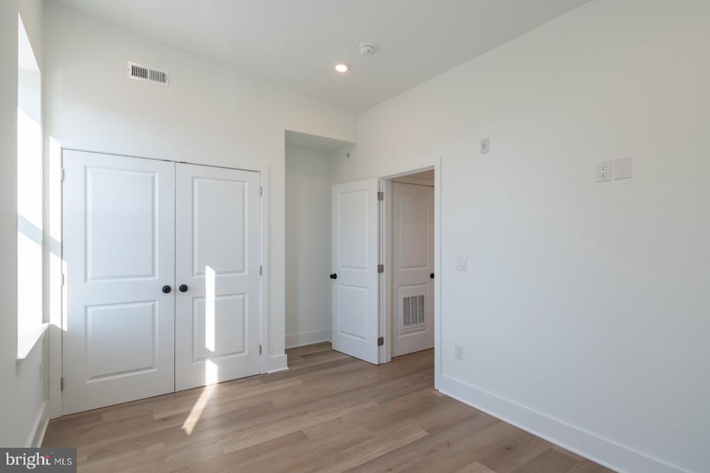 1513 W GIRARD AVE #5