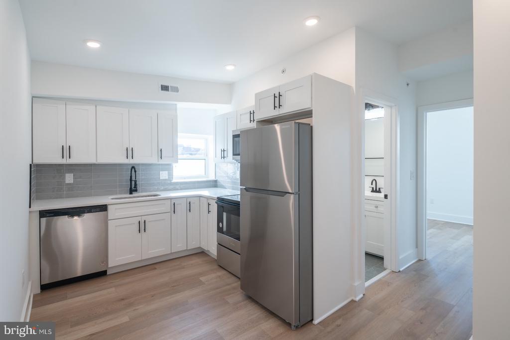 1513 W GIRARD AVE #5