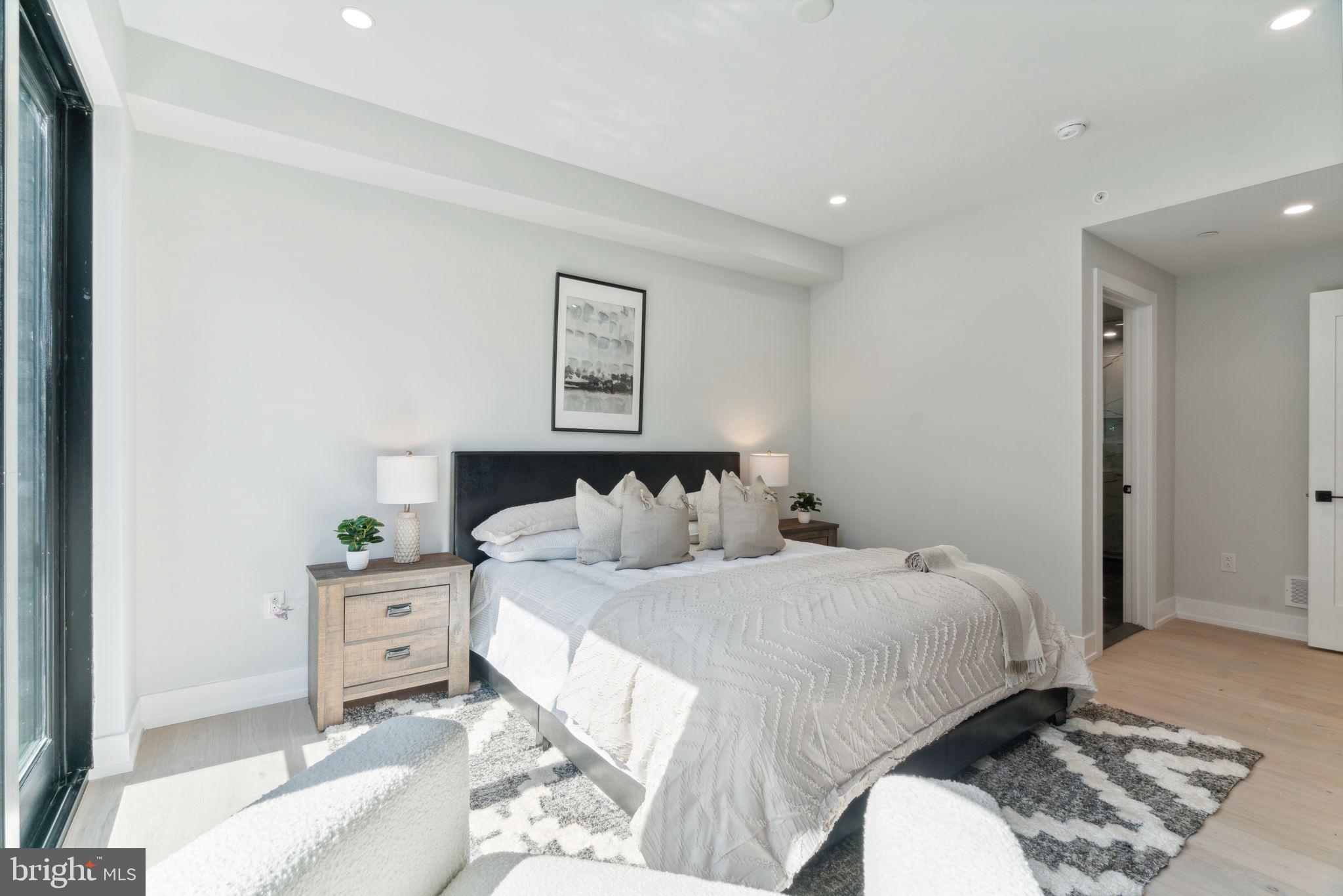 160-64 N 2nd St #201