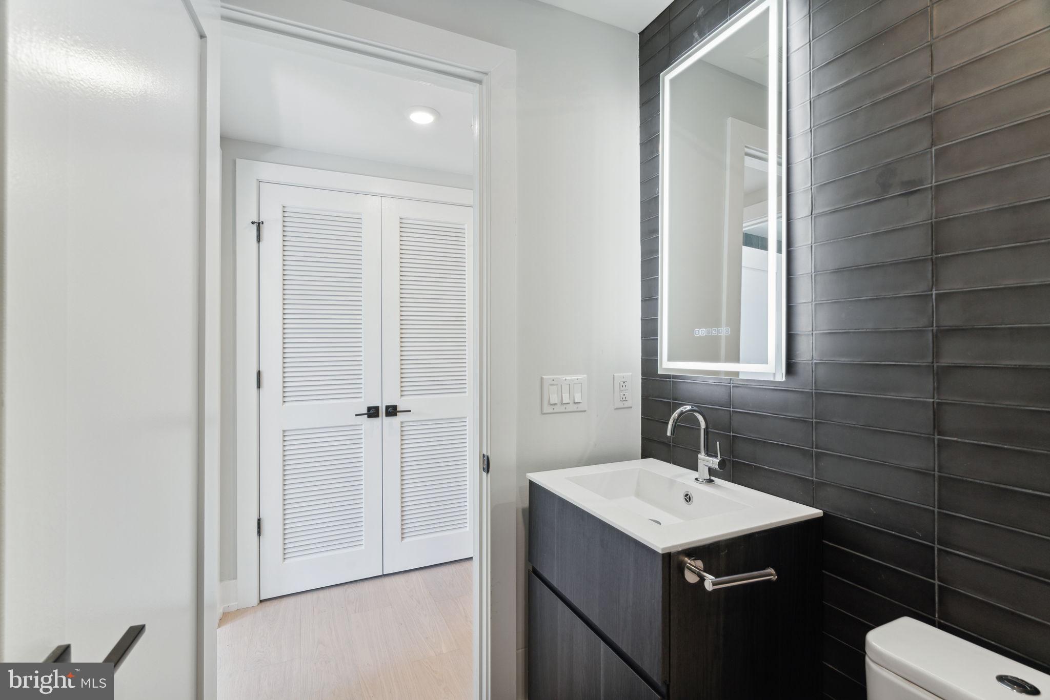 160-64 N 2nd St #201