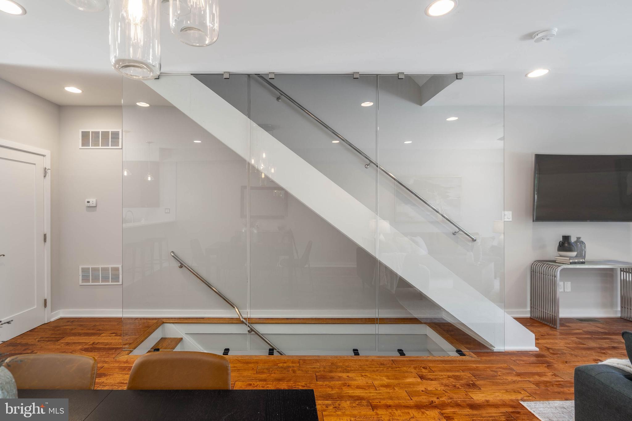 14 W Palmer St