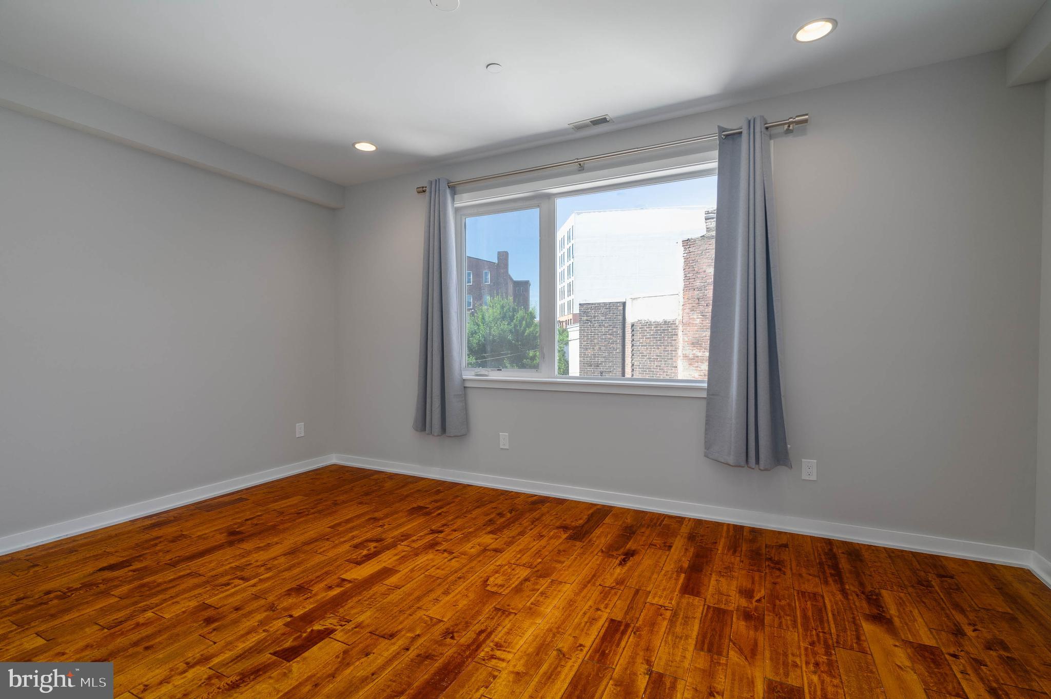 14 W Palmer St