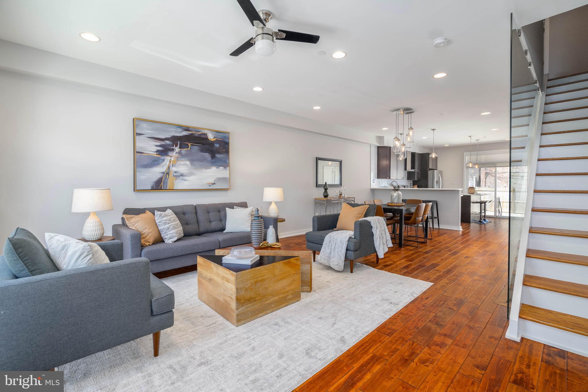 14 W Palmer St