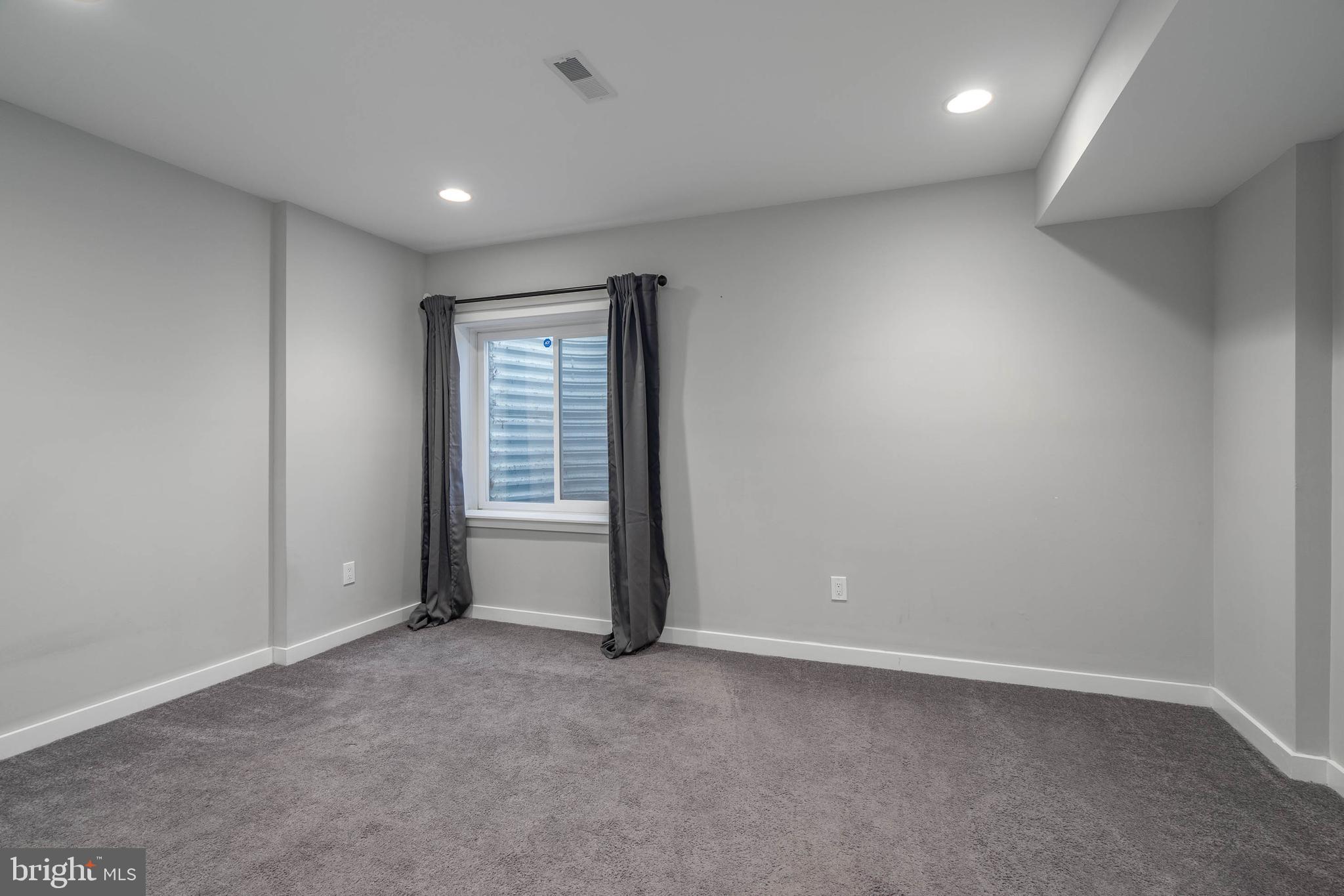 14 W Palmer St