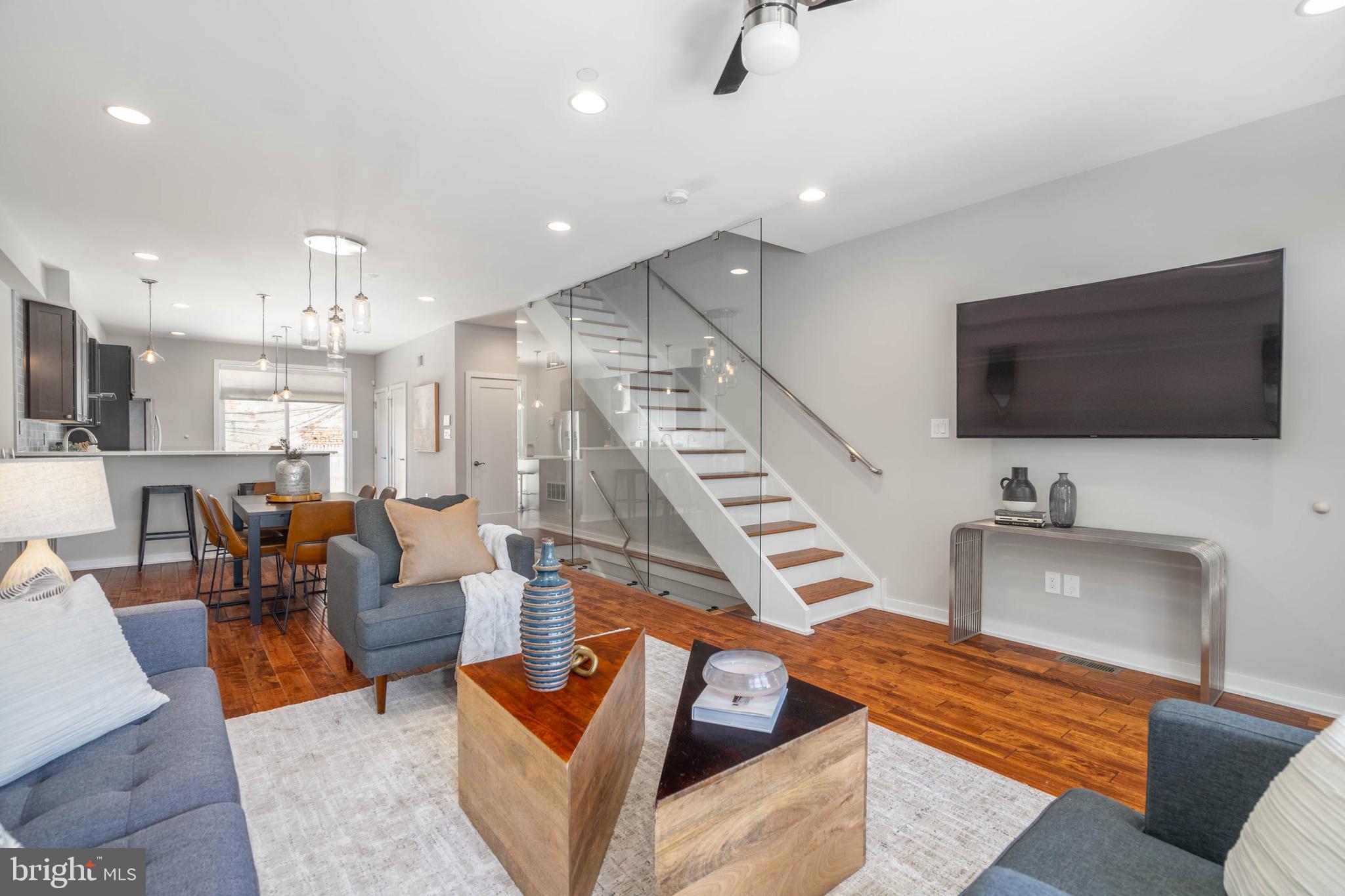 14 W Palmer St