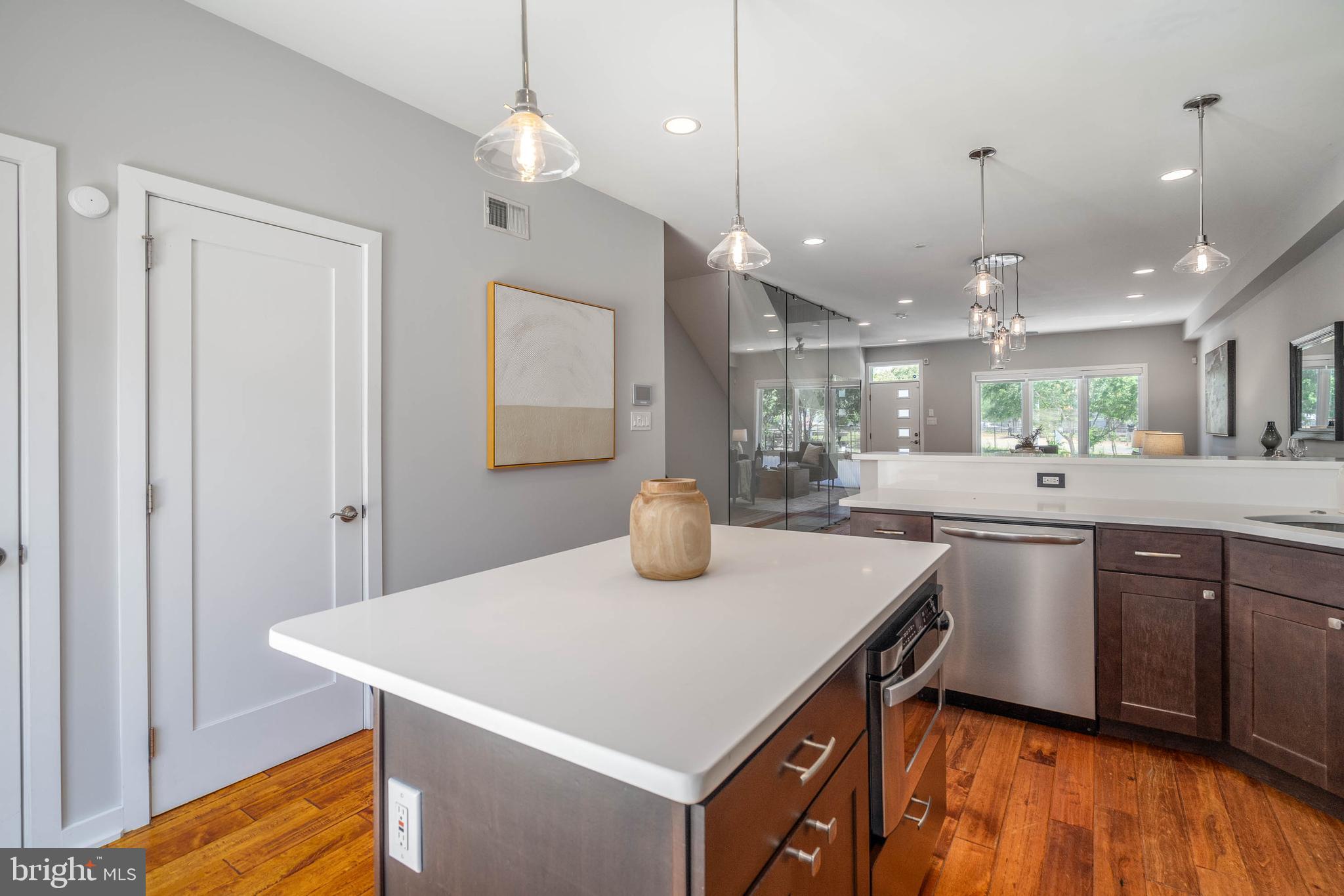 14 W Palmer St