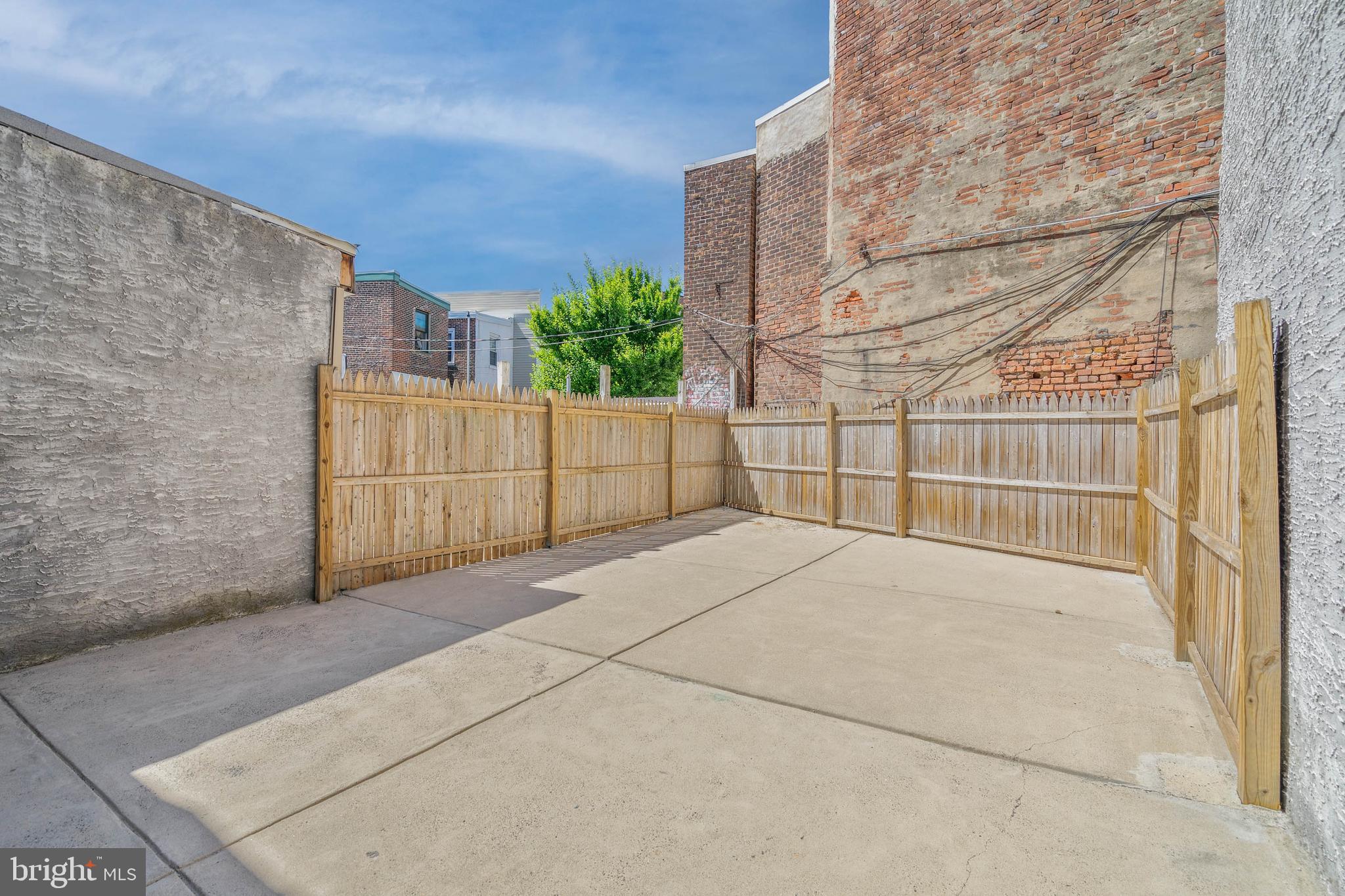 14 W Palmer St