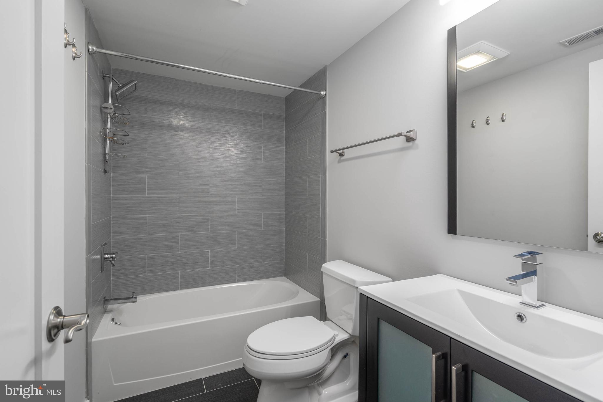 14 W Palmer St