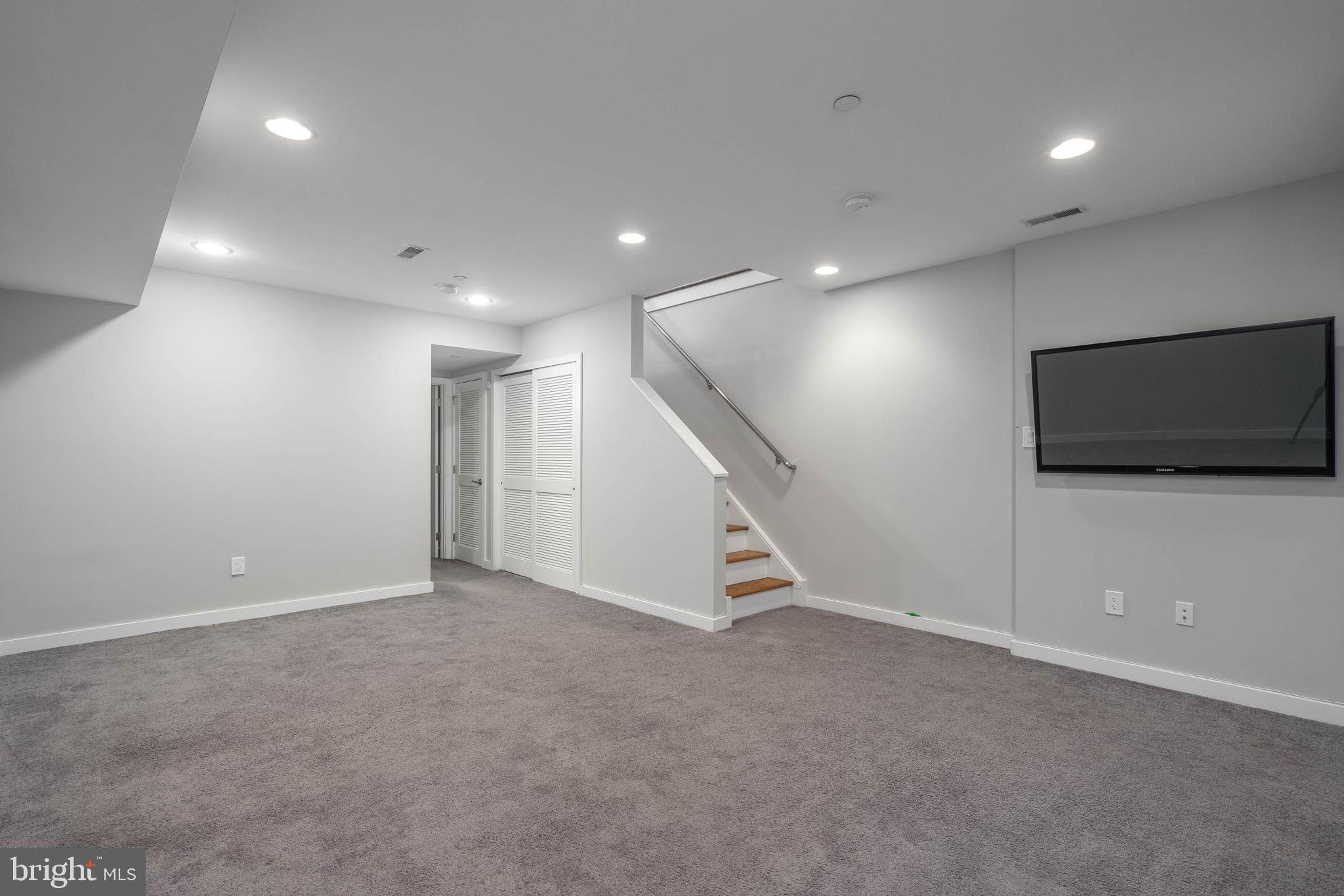 14 W Palmer St