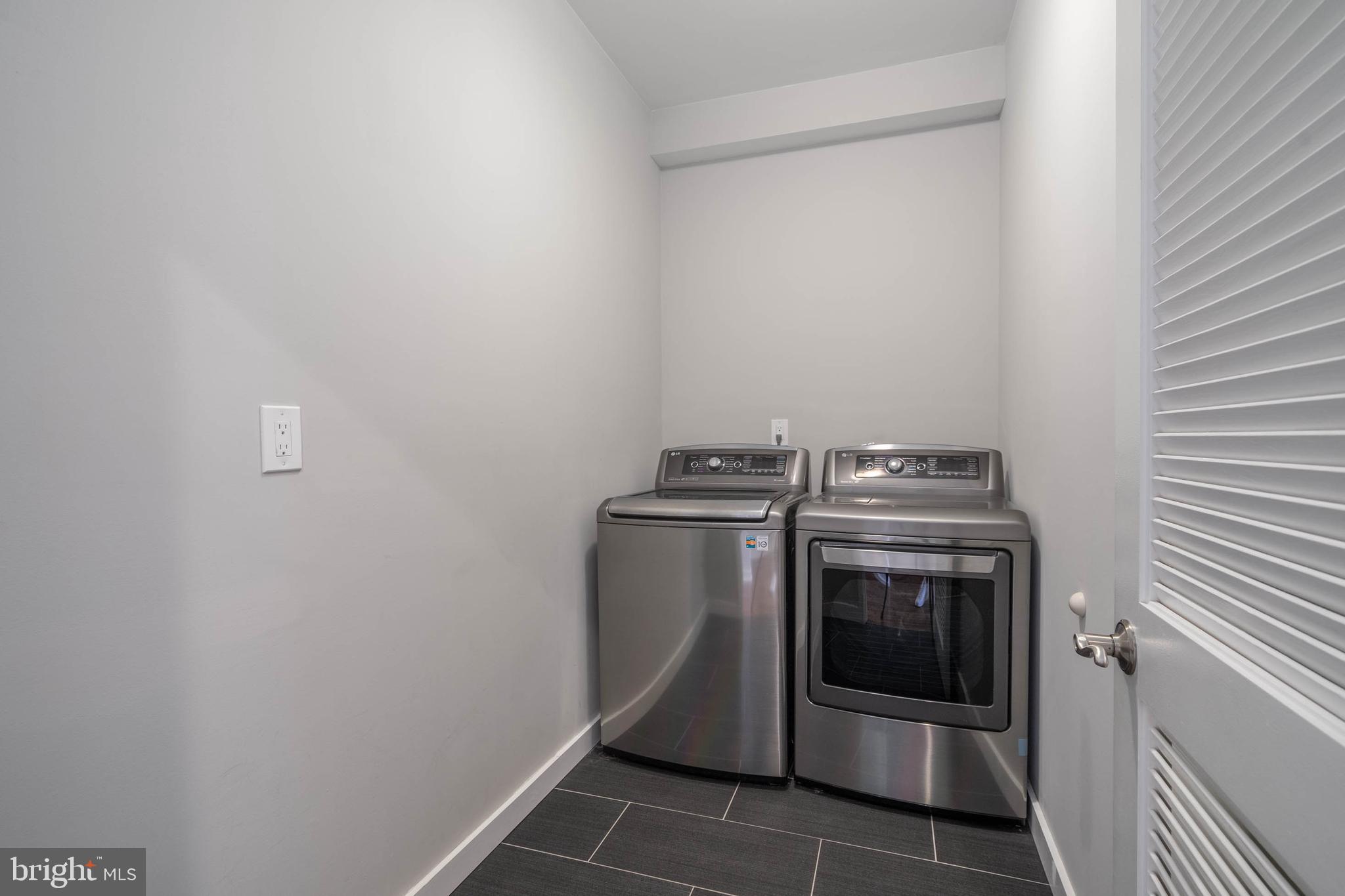 14 W Palmer St