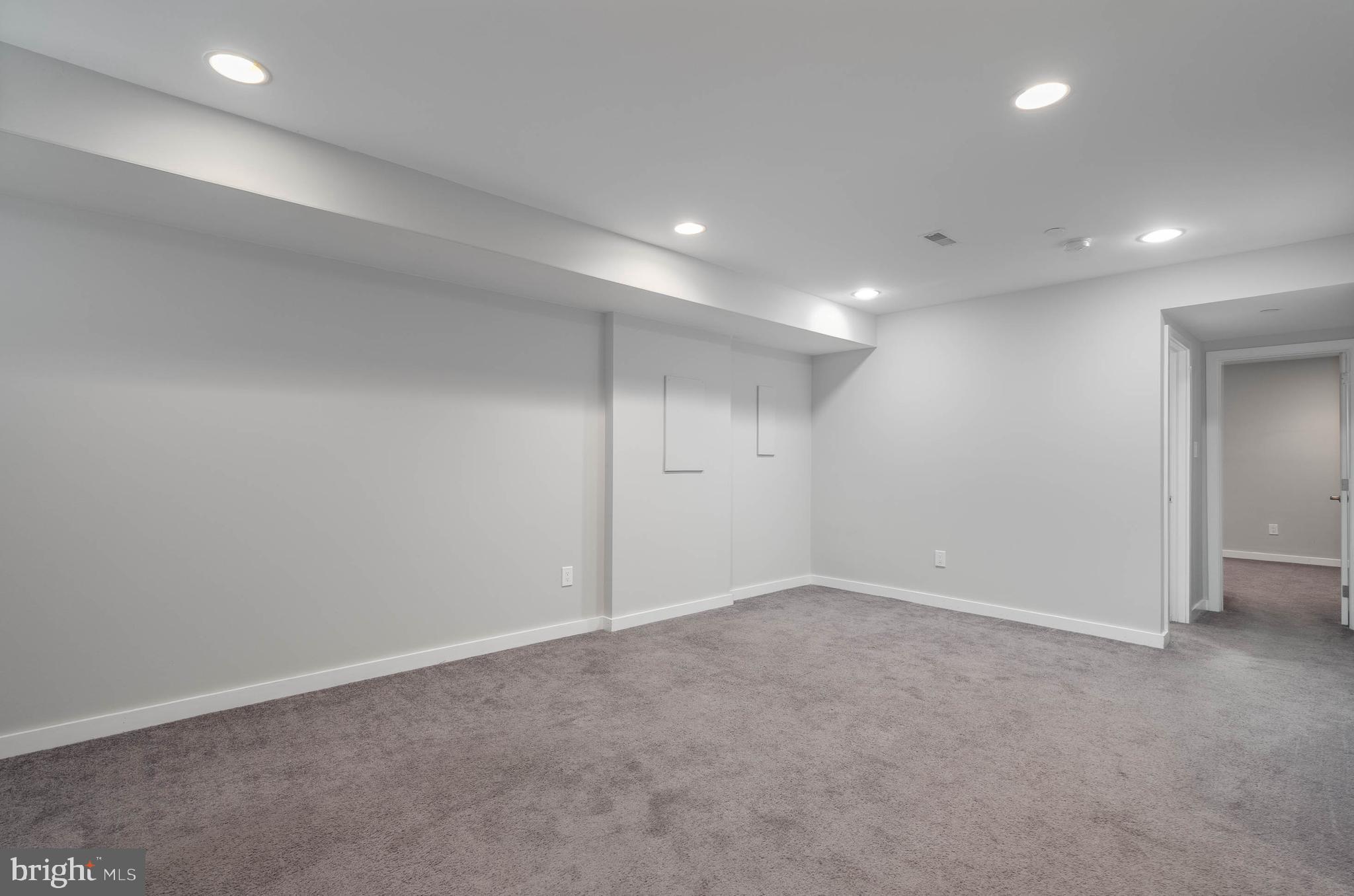 14 W Palmer St