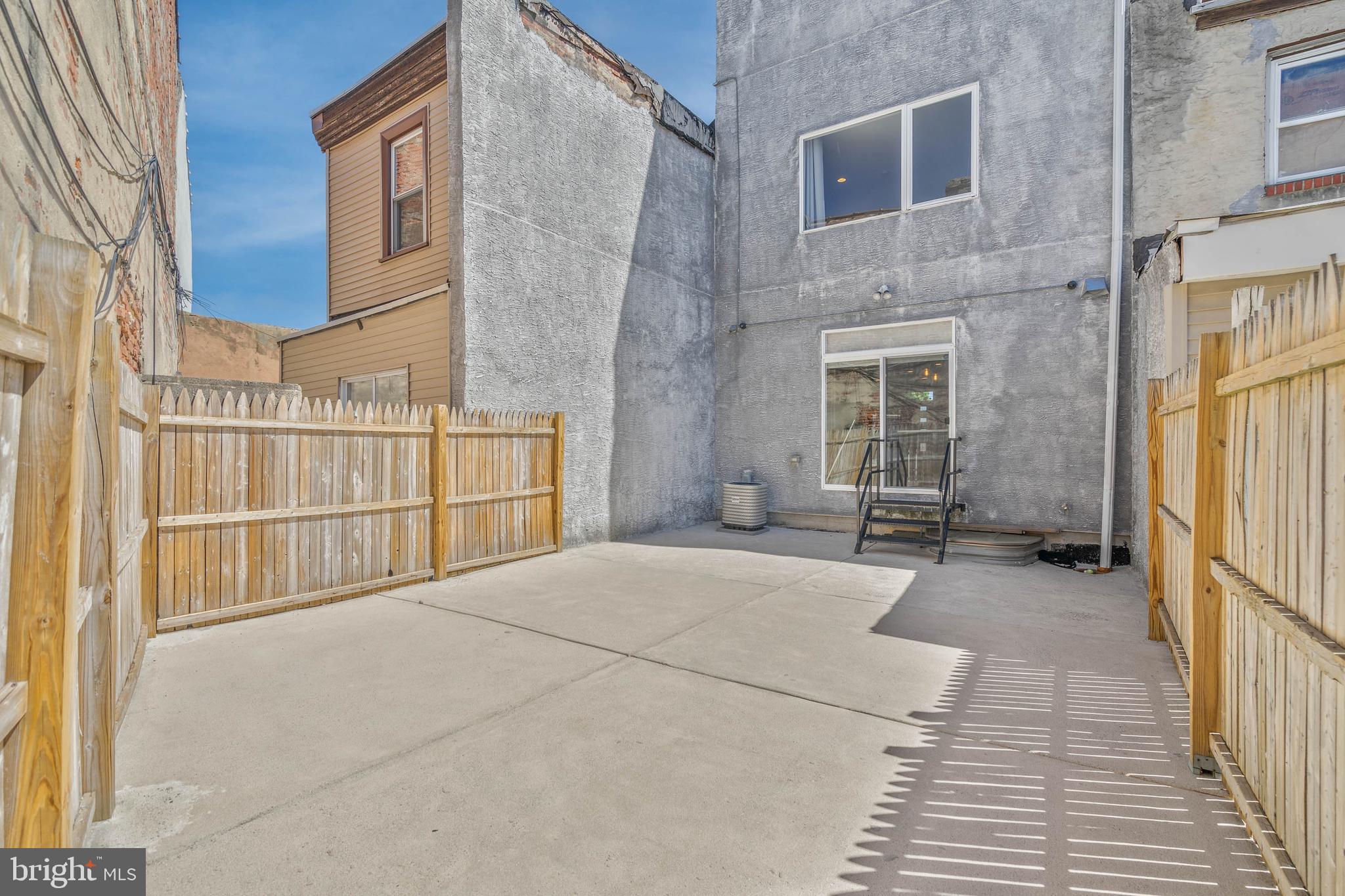 14 W Palmer St