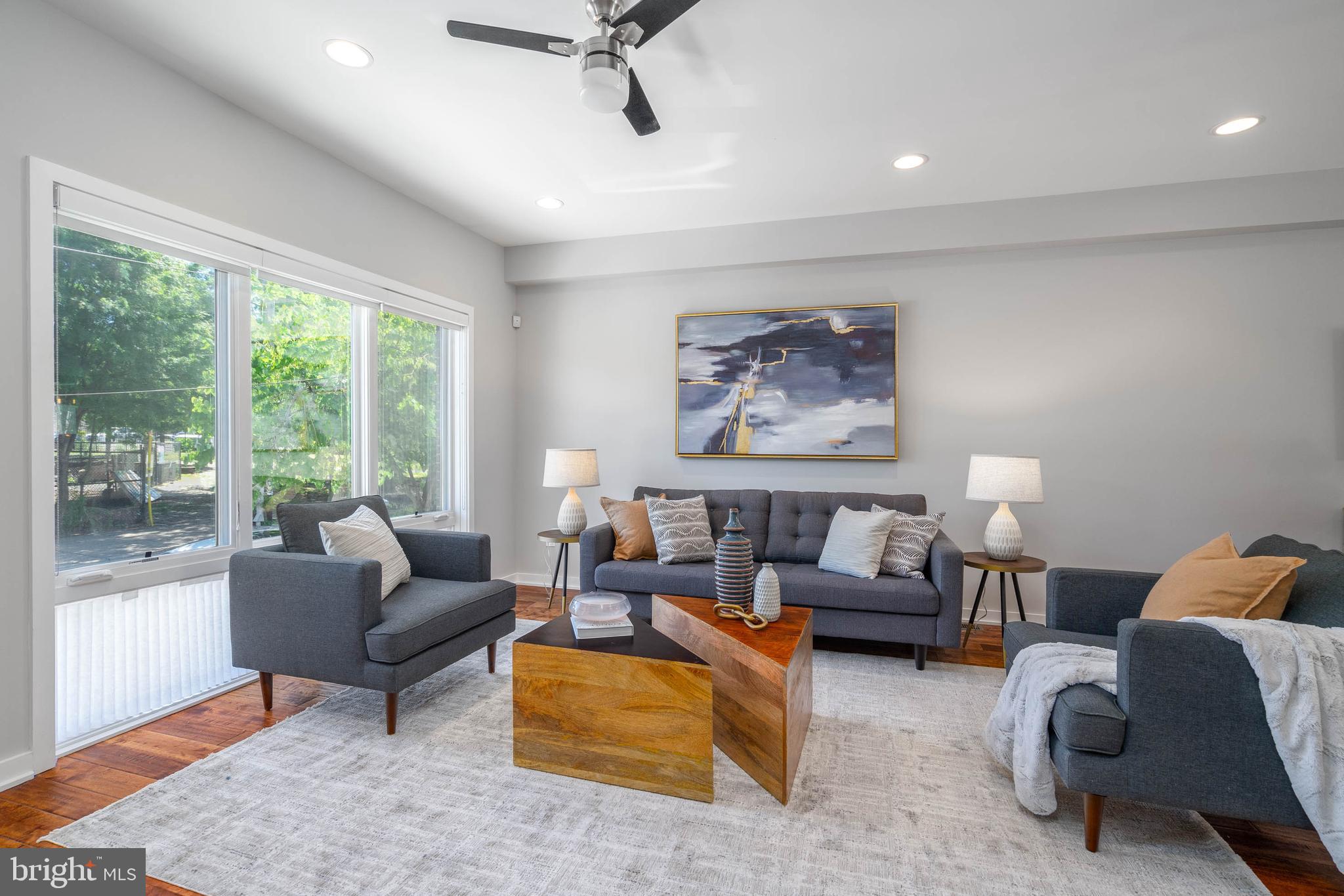 14 W Palmer St