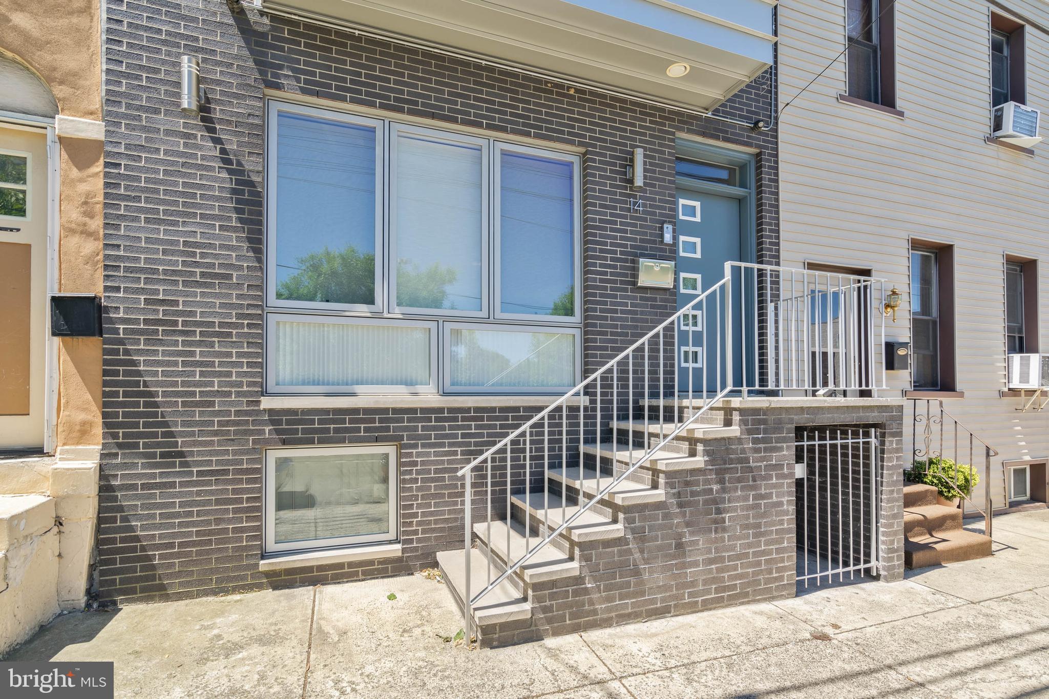 14 W Palmer St