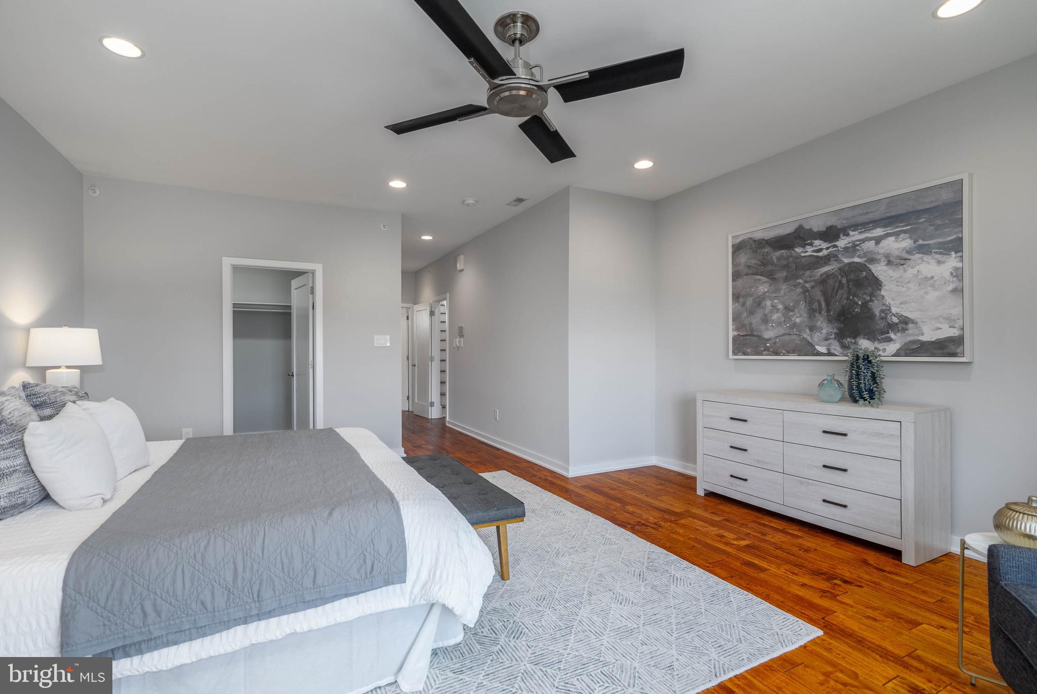 14 W Palmer St