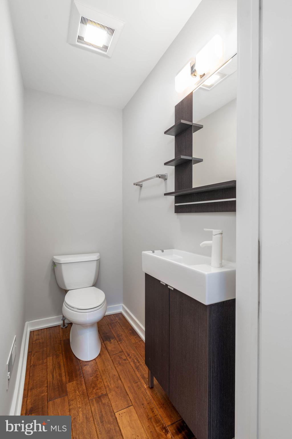 14 W Palmer St