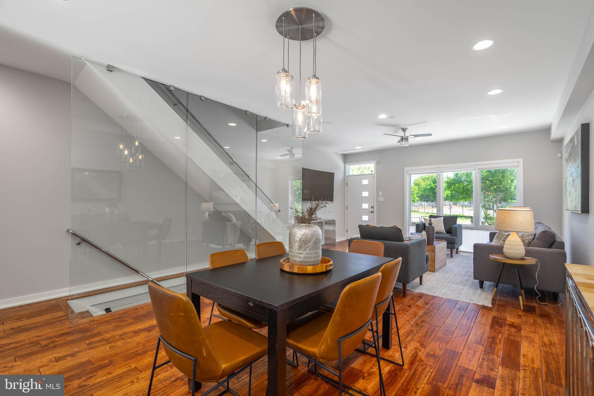 14 W Palmer St