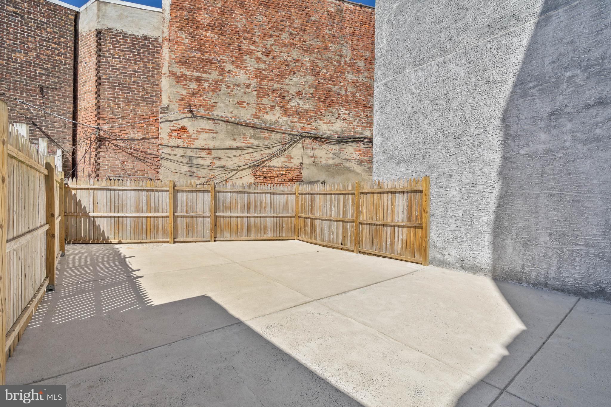 14 W Palmer St