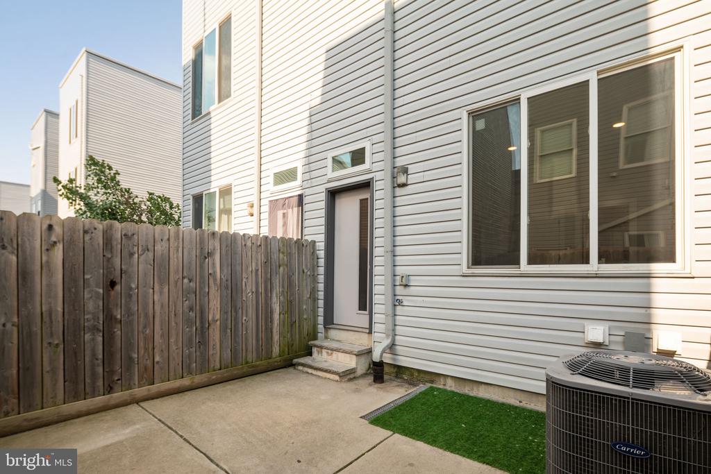 1949 N 4TH #1