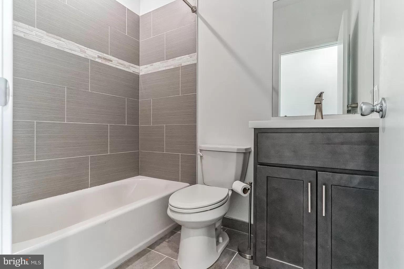 1738 DICKINSON ST #C