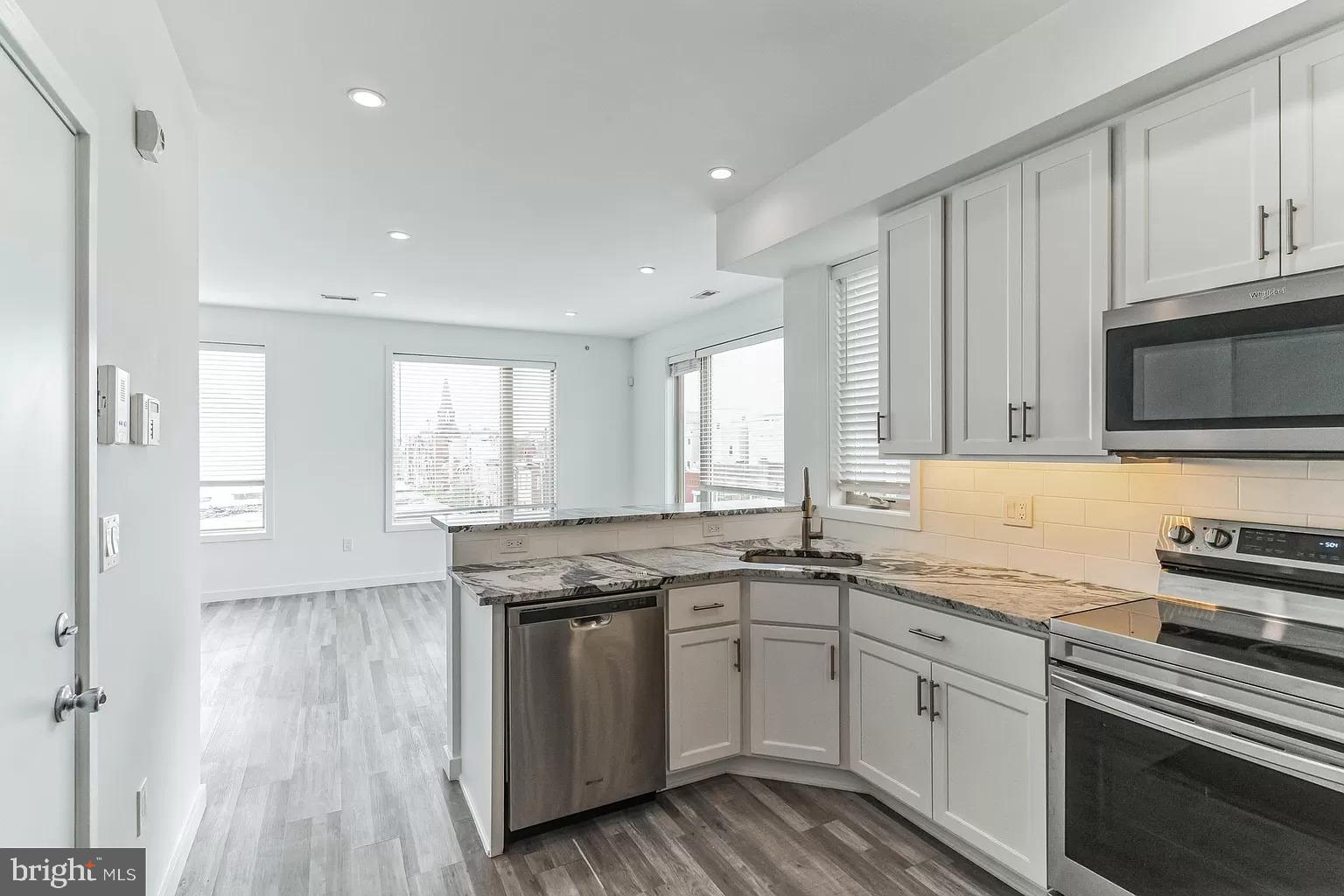 1738 DICKINSON ST #C