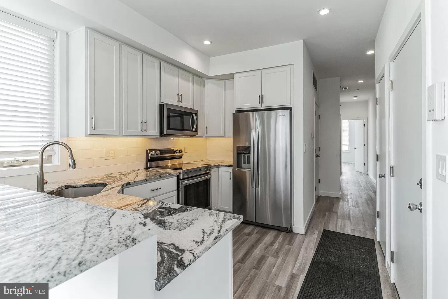 1738 DICKINSON ST #C