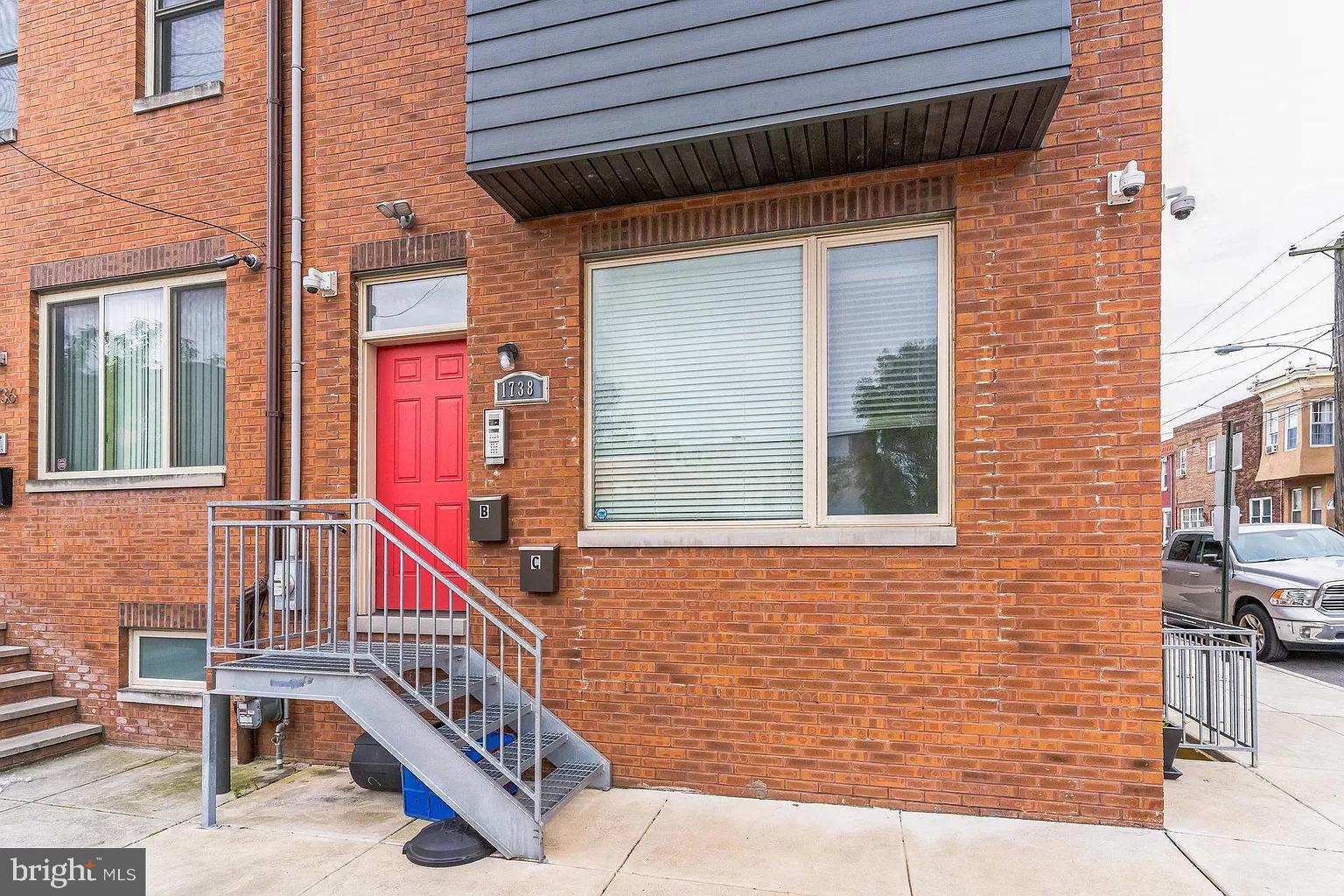 1738 DICKINSON ST #C