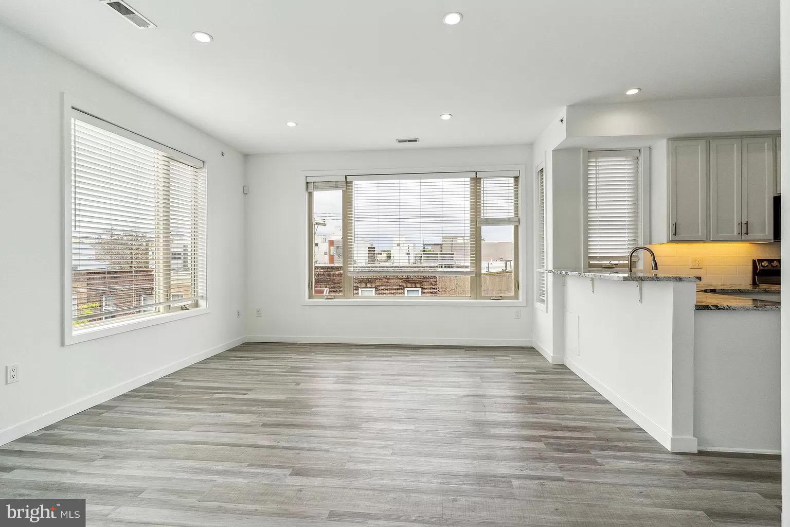 1738 DICKINSON ST #C