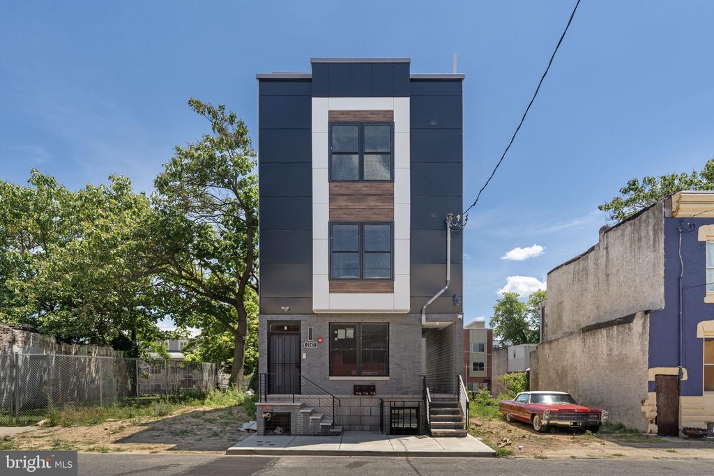2247 N 8TH ST #2