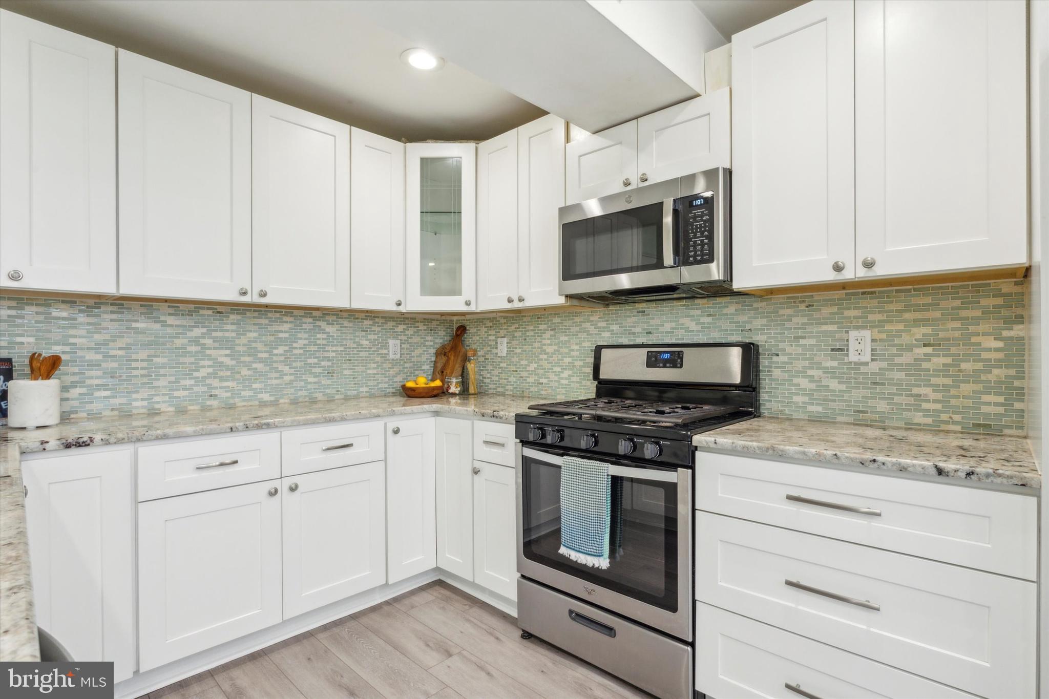 1124 1/2 LOMBARD ST