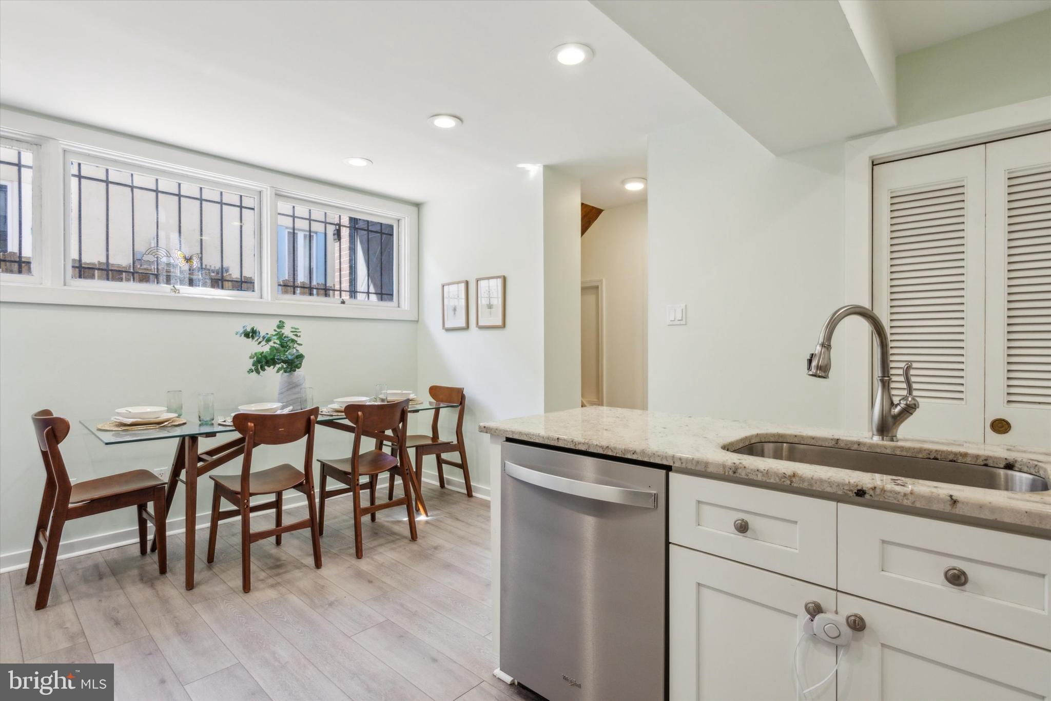 1124 1/2 LOMBARD ST