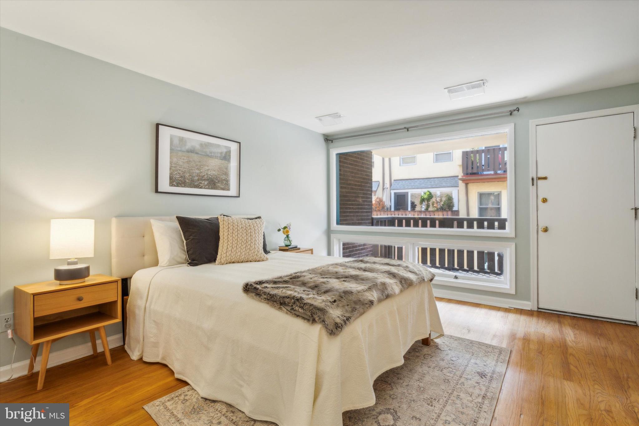 1124 1/2 LOMBARD ST