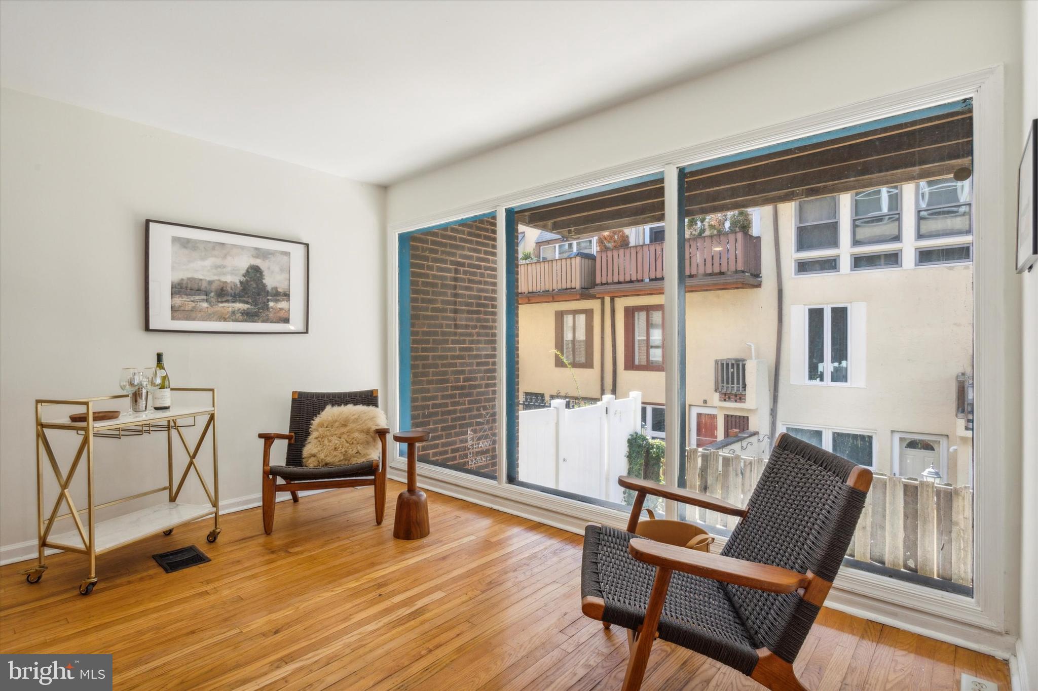 1124 1/2 LOMBARD ST