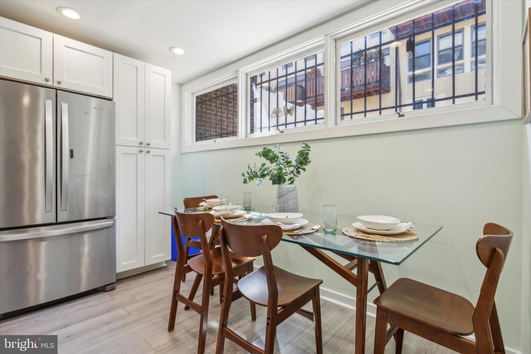 1124 1/2 LOMBARD ST