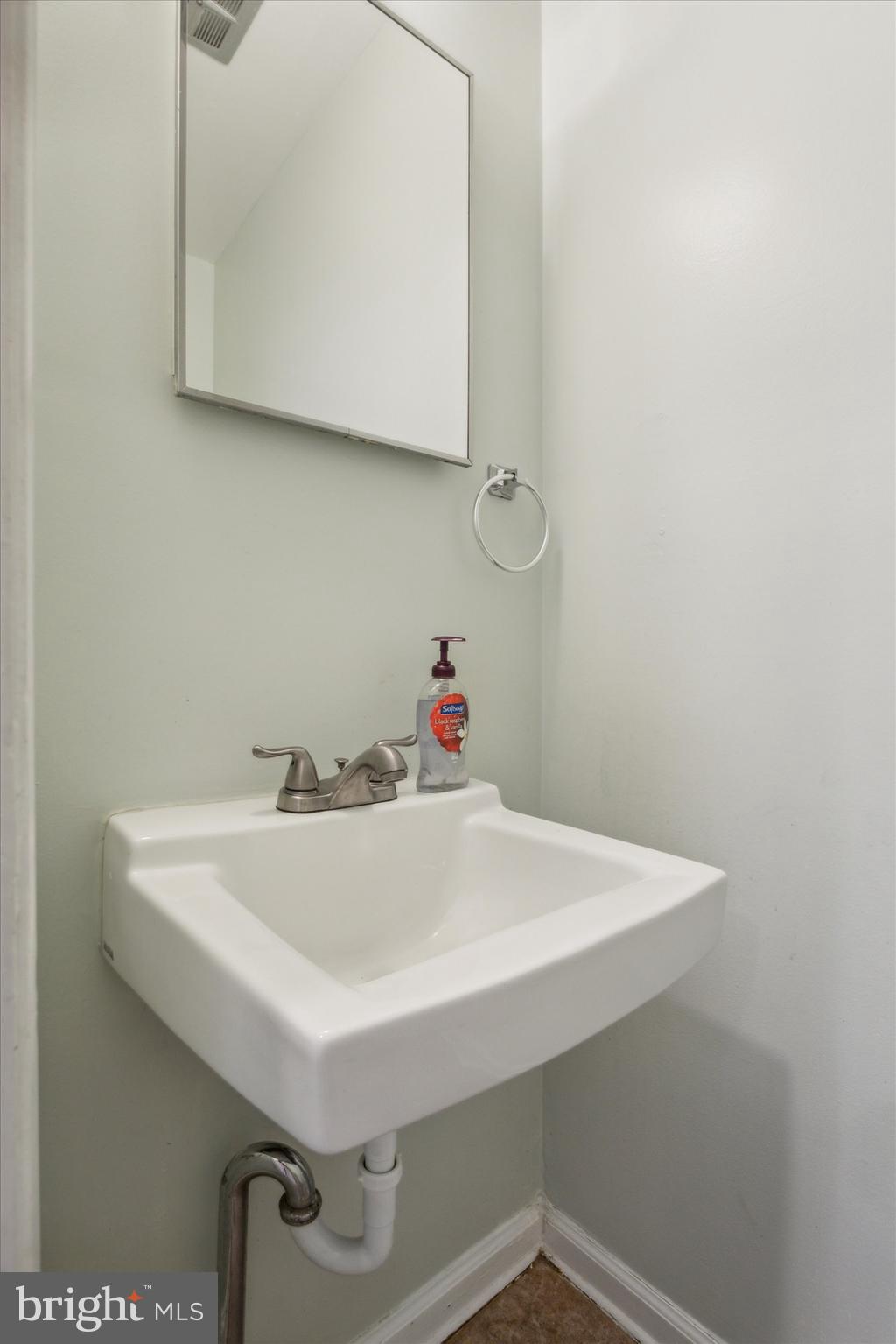 1124 1/2 LOMBARD ST