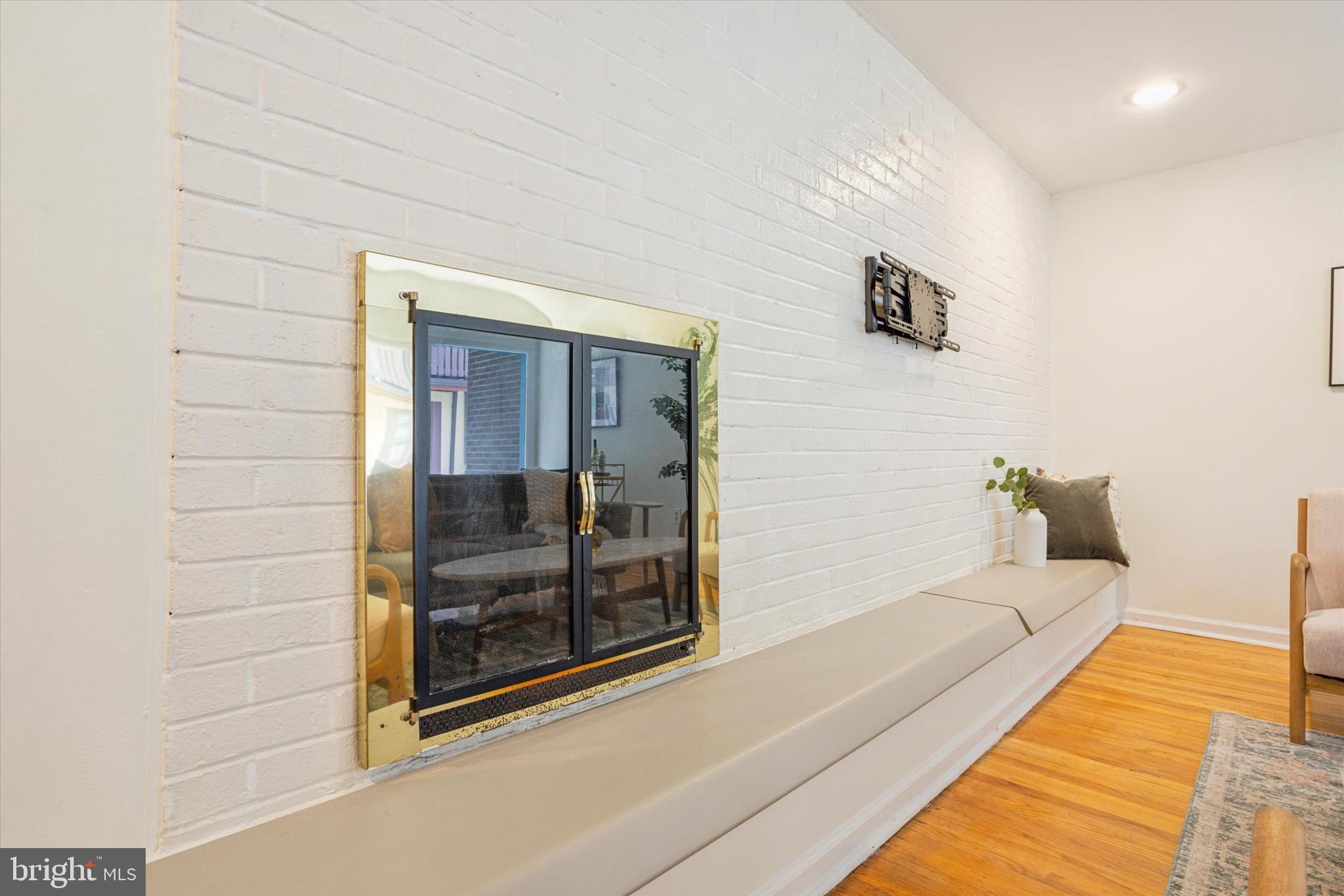 1124 1/2 LOMBARD ST