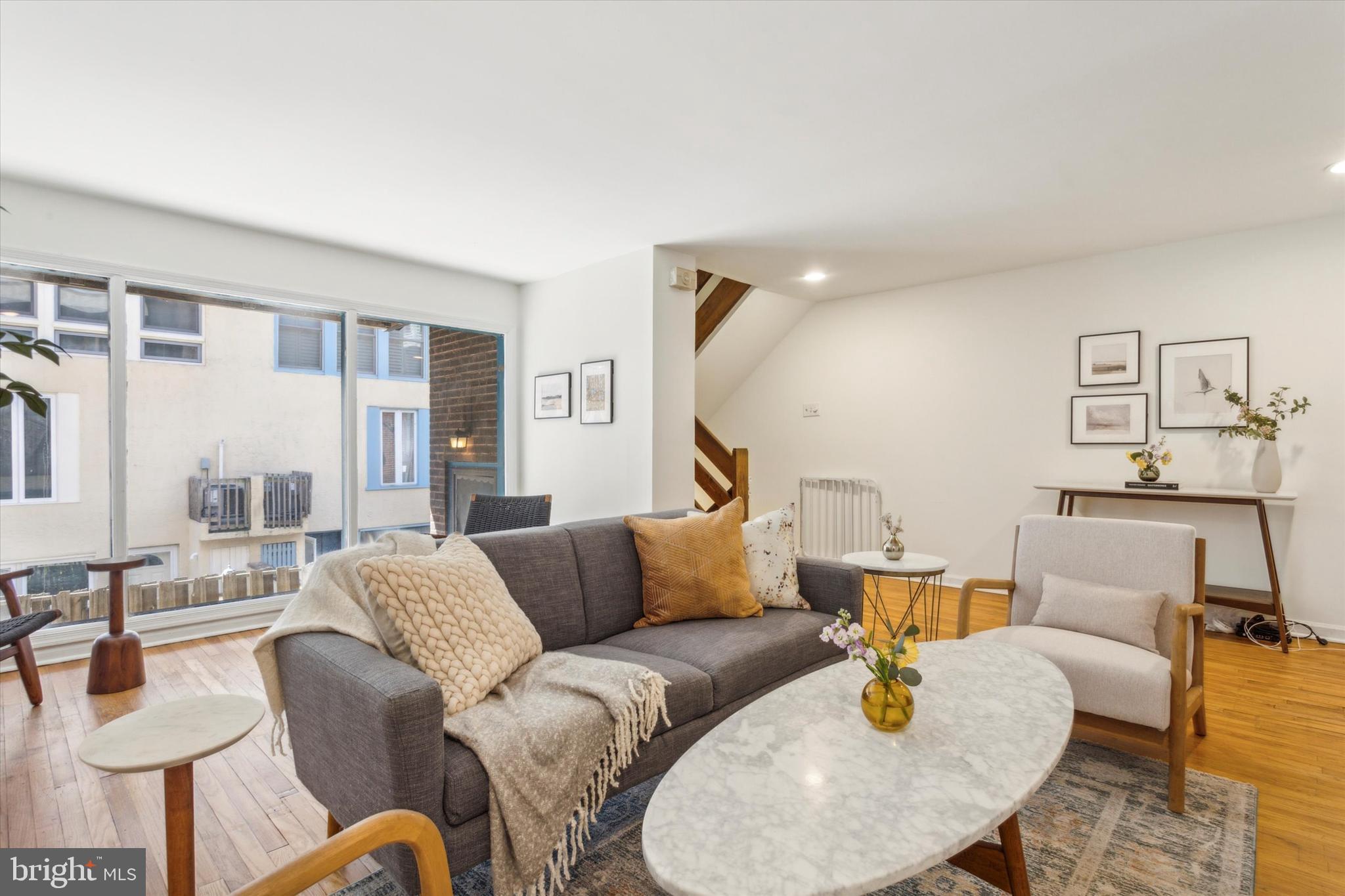 1124 1/2 LOMBARD ST