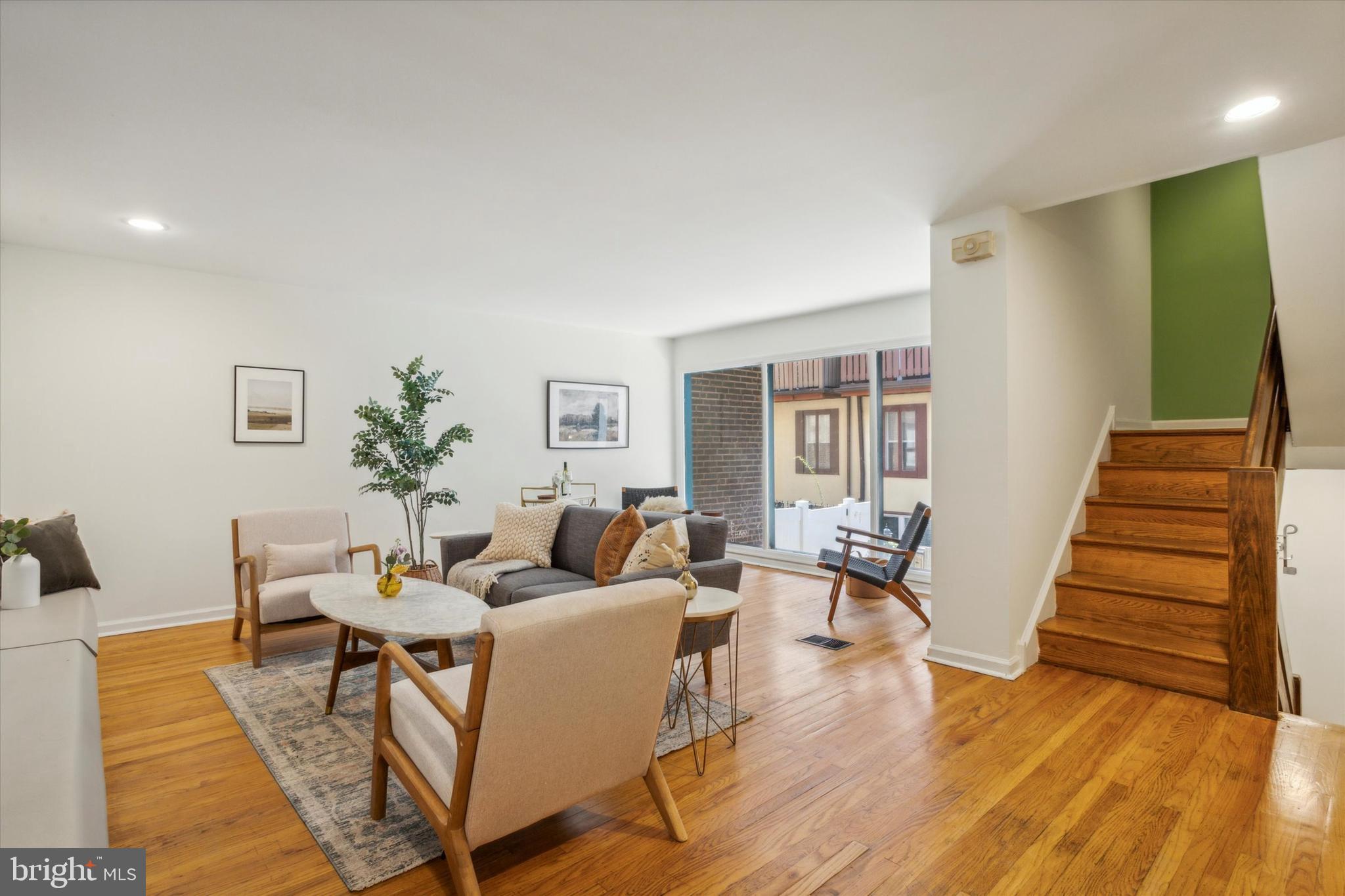1124 1/2 LOMBARD ST