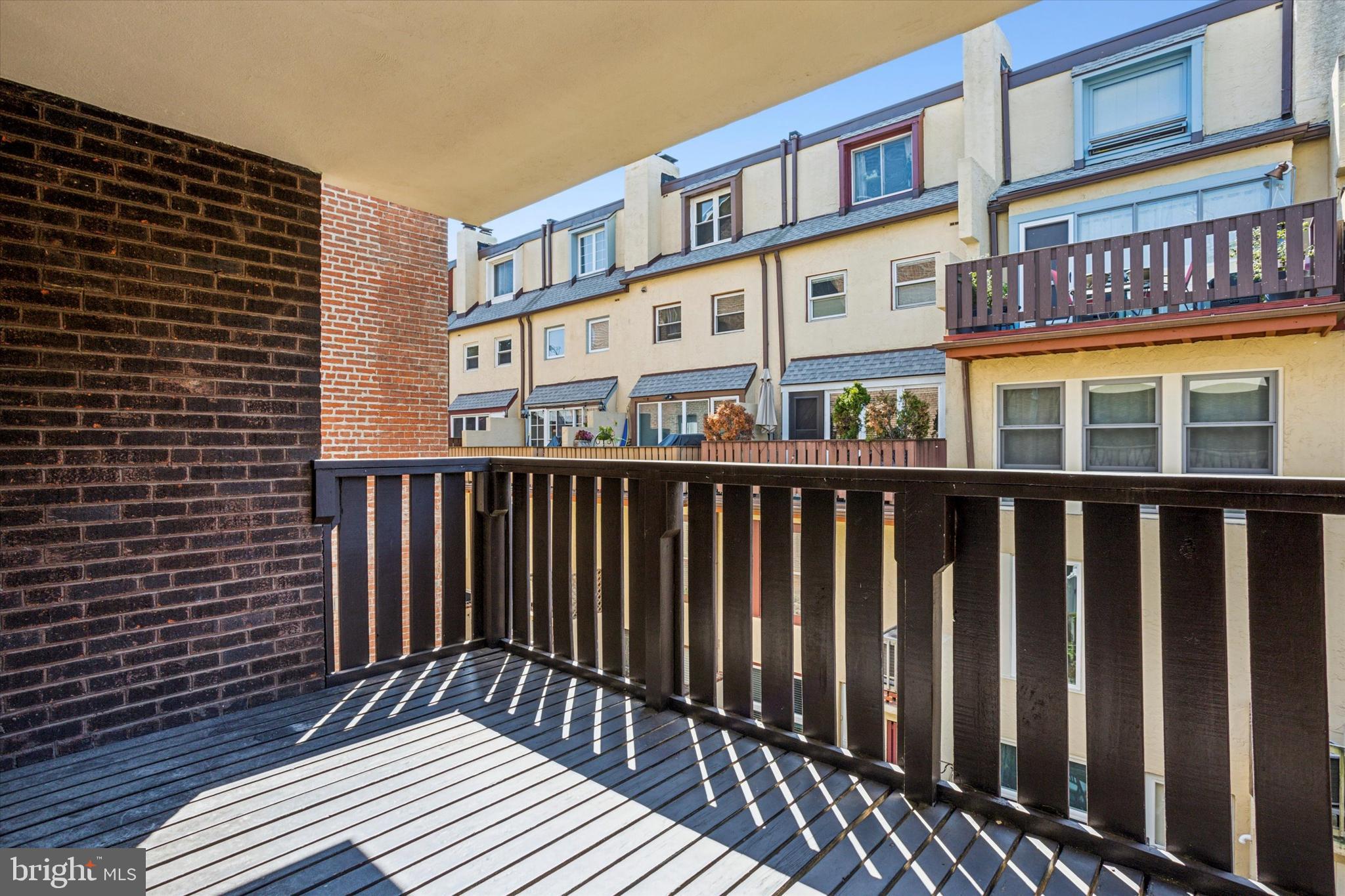1124 1/2 LOMBARD ST