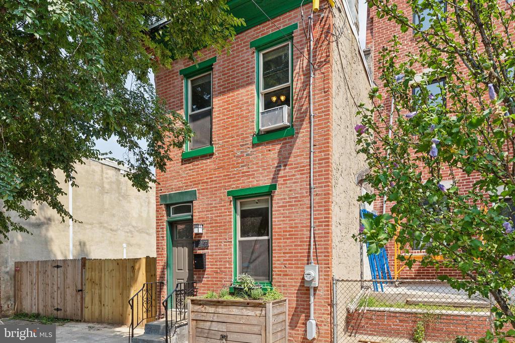 2125 E Firth St