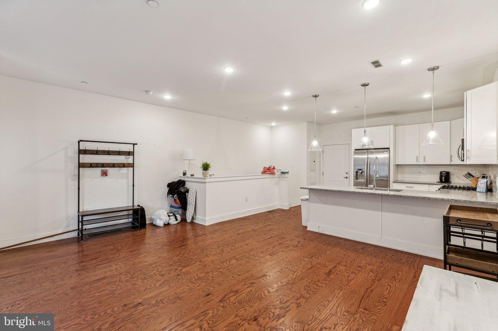 965 SHACKAMAXON ST #2