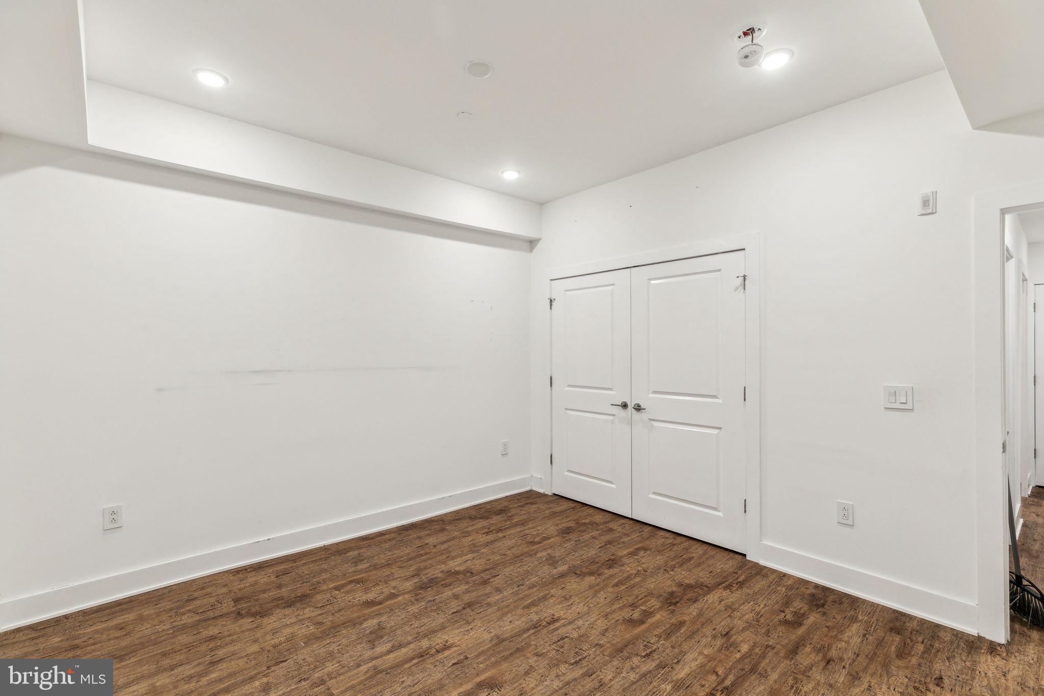 965 SHACKAMAXON ST #2