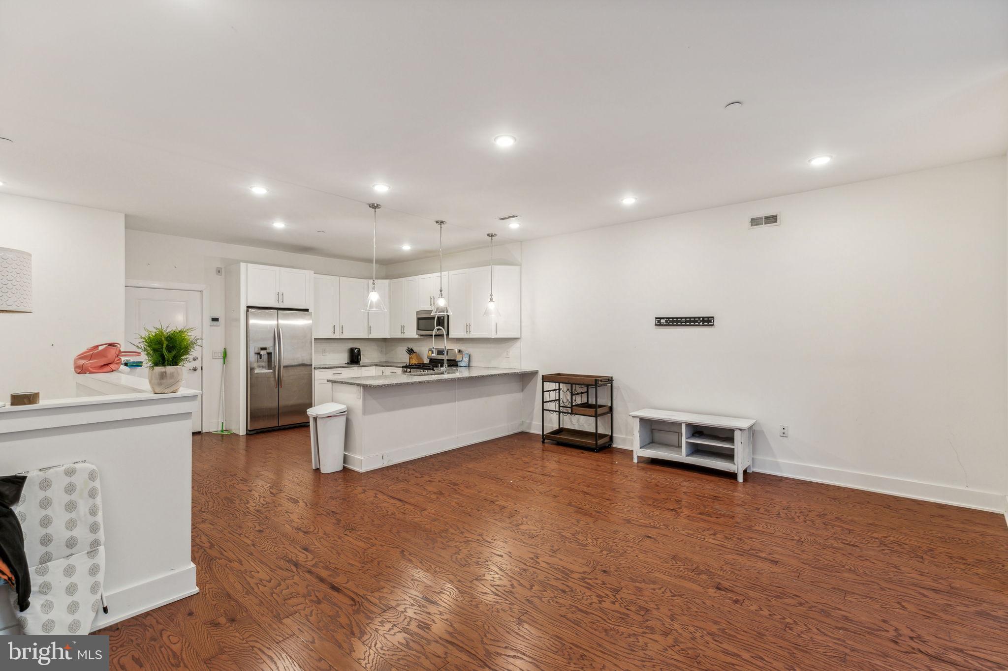 965 SHACKAMAXON ST #2