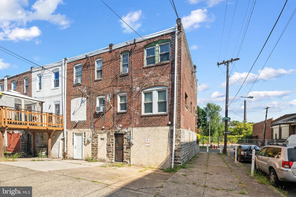 3200 W Willard St