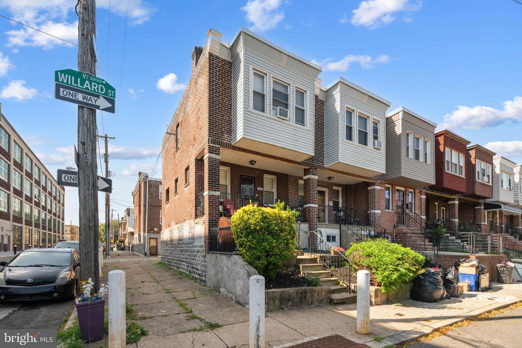 3200 W Willard St